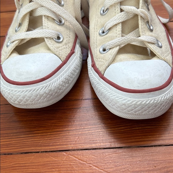 Cream/beige converse - Picture 3 of 8